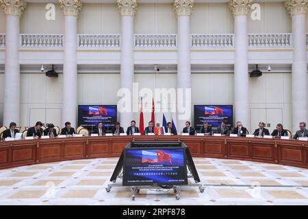 (190916) - ST. PETERSBURG, le 16 septembre 2019 -- le vice-premier ministre chinois Hu Chunhua et le vice-premier ministre russe Maxim Akimov coprésident la 23e session du comité pour des réunions régulières entre les chefs de gouvernement chinois et russes à St. Petersburg, Russie, 16 septembre 2019. Lu Jinbo) RUSSIE-Saint-PÉTERSBOURG-CHINE-HU CHUNHUA-MAXIM AKIMOV-SESSION lujinbo PUBLICATIONxNOTxINxCHN Banque D'Images