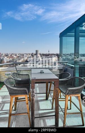 MADRID ESPAGNE - 04 septembre 2023 : zone de Chilao sans personnes dans la cafétéria sur le toit du C rculo de Bellas Artes à Madrid. Banque D'Images