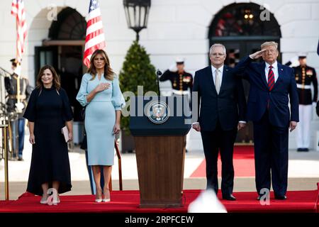 190920 -- WASHINGTON, 20 septembre 2019 -- le président américain Donald Trump 1st R, Front accueille le Premier ministre australien Scott Morrison 2nd R, Front lors d'une cérémonie à la Maison Blanche à Washington D.C., aux États-Unis, le 20 septembre 2019. Photo de /Xinhua U.S.-WASHINGTON D.C.-PRESIDENT-AUSTRALIA-PM-MEETING TingxShen PUBLICATIONxNOTxINxCHN Banque D'Images