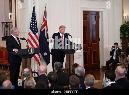 190920 -- WASHINGTON, le 20 septembre 2019 -- le président américain Donald Trump R, REAR assiste à une conférence de presse conjointe avec le Premier ministre australien Scott Morrison à la Maison Blanche à Washington D.C., aux États-Unis, le 20 septembre 2019. Donald Trump s'est défendu vendredi contre une plainte de lanceur d'alerte sur les interactions inappropriées présumées du président avec un dirigeant étranger, appelant cela un autre travail de piratage politique lors d'une disponibilité de presse conjointe avec Scott Morrison. U.S.-WASHINGTON D.C.-TRUMP-AUSTRALIA-PM-PRESS CONFERENCE HUXYOUSONG PUBLICATIONXNOTXINXCHN Banque D'Images