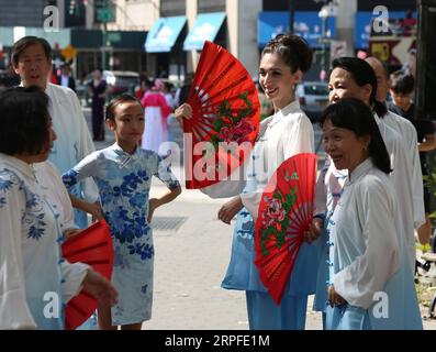 190922 -- NEW YORK, le 22 septembre 2019 -- des gens participent à un spectacle de costumes chinois à New York, aux États-Unis, le 21 septembre 2019. ETATS-UNIS-NEW YORK-SPECTACLE DE COSTUMES CHINOIS ZHANGXFENGGUO PUBLICATIONXNOTXINXCHN Banque D'Images