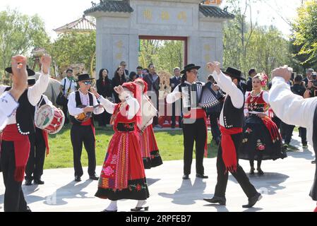 190922 -- BEIJING, 22 septembre 2019 -- des artistes se produisent lors de la Journée de Macao de l'exposition internationale d'horticulture de Beijing à Beijing, capitale de la Chine, le 22 septembre 2019. L'expo a tenu son événement Macao Day dimanche. CHINA-BEIJING-HORTICULTURE EXPO-MACAO DAY CN DINGXHONGFA PUBLICATIONXNOTXINXCHN Banque D'Images