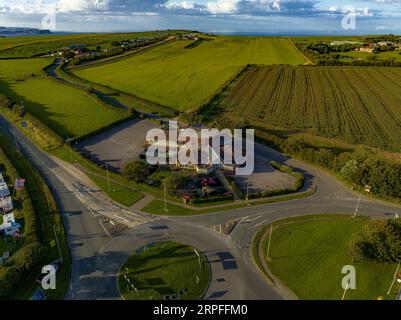 Photos aériennes, depuis les airs, vue d'oiseau, du nouveau Plough Inn & Fun Farm Lebberston fermé près de Scarborough Banque D'Images