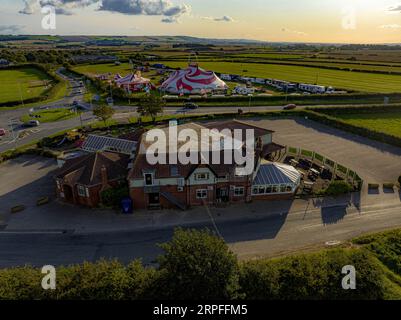 Photos aériennes, depuis les airs, vue d'oiseau, du nouveau Plough Inn & Fun Farm Lebberston fermé près de Scarborough Banque D'Images