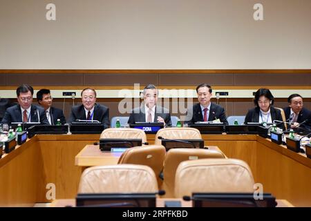 190926 -- NATIONS UNIES, 26 septembre 2019 -- Wang Yi C, conseiller d'État chinois et ministre des Affaires étrangères, préside la réunion des ministres des Affaires étrangères du Forum des civilisations anciennes au siège de l'ONU à New York, le 25 septembre 2019. Ministres des Affaires étrangères de Bolivie, Arménie, Grèce, Iran, Irak, l'Italie, le Pérou et l'Égypte ont participé à la réunion lors de la 74e session de l'Assemblée générale des Nations Unies. UN-CHINA-WANG YI-ANCIENT CIVILIZATION FORUM HANXFANG PUBLICATIONXNOTXINXCHN Banque D'Images