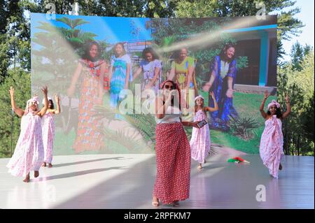 190926 -- BEIJING, 26 septembre 2019 -- des actrices se produisent lors de l'événement de la Journée de Madagascar de l'exposition internationale d'horticulture de Beijing à Beijing, capitale de la Chine, le 26 septembre 2019. L'expo a tenu son événement Madagascar Day jeudi. Photo de /Xinhua CHINA-BEIJING-HORTICULTURE EXPO-MADAGASCAR DAY CN DuanxXuefeng PUBLICATIONxNOTxINxCHN Banque D'Images
