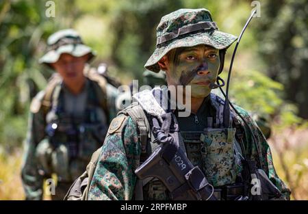 Puslatpur, Indonésie. 04 septembre 2023. Marines indonésiens pendant l'entraînement sur le terrain de la jungle à l'exercice Super Garuda Shield 2023, le 4 septembre 2023 à Puslatpur, Indonésie. Crédit : SFC Asitn Berner/US Army/Alamy Live News Banque D'Images