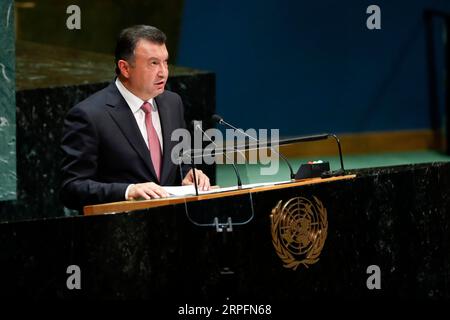 190928 -- NATIONS UNIES, 28 septembre 2019 -- le Premier ministre tadjik, Qohir Rasulzoda, prononce un discours lors du débat général de la 74e session de l'Assemblée générale des Nations Unies au siège de l'ONU à New York, le 27 septembre 2019. ONU-ASSEMBLÉE GÉNÉRALE-DÉBAT GÉNÉRAL LixMuzi PUBLICATIONxNOTxINxCHN Banque D'Images