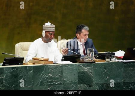 190930 -- NATIONS UNIES, 30 septembre 2019 -- Tijjani Muhammad-bande L, président de la 74e session de l'Assemblée générale des Nations Unies, prononce ses remarques de clôture du débat général au siège de l'ONU à New York, le 30 septembre 2019. Cette année, le débat général de l Assemblée générale des Nations Unies s est achevé lundi après que les représentants de 192 pays se soient exprimés sur le podium en marbre vert autour du thème de la galvanisation des efforts multilatéraux pour l éradication de la pauvreté, l éducation de qualité, l action climatique et l inclusion. DÉBAT GÉNÉRAL-CONCLUSION LixMuzi PUBLICATIONxNOTxINxCHN Banque D'Images