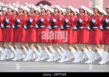 191001 -- BEIJING, le 1 octobre 2019 -- Une formation de milice marche dans un défilé militaire lors des célébrations marquant le 70e anniversaire de la fondation de la République populaire de Chine RPC à Beijing, capitale de la Chine, le 1 octobre 2019. PRC70YearsCHINA-BEIJING-FÊTE NATIONALE CN RenxChao PUBLICATIONxNOTxINxCHN Banque D'Images