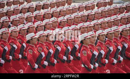191001 -- BEIJING, le 1 octobre 2019 -- Une formation de miliciens féminins prend part à un grand défilé militaire célébrant le 70e anniversaire de fondation de la République populaire de Chine à Beijing, capitale de la Chine, le 1 octobre 2019. PRC70YearsCHINA-BEIJING-FÊTE NATIONALE CN XingxGuangli PUBLICATIONxNOTxINxCHN Banque D'Images