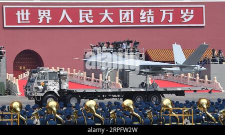 191001 -- BEIJING, le 1 octobre 2019 -- un véhicule aérien sans pilote UAV est exposé dans un défilé militaire lors des célébrations marquant le 70e anniversaire de la fondation de la République populaire de Chine RPC, à Beijing, capitale de la Chine, le 1 octobre 2019. PRC70YearsCHINA-BEIJING-FÊTE NATIONALE CN ZhuxXiang PUBLICATIONxNOTxINxCHN Banque D'Images