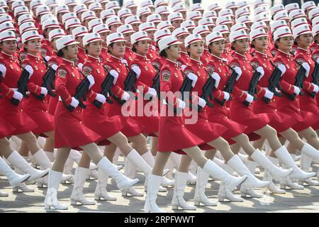 191001 -- BEIJING, le 1 octobre 2019 -- Une formation de miliciens féminins participe à un défilé militaire célébrant le 70e anniversaire de fondation de la République populaire de Chine RPC à Beijing, capitale de la Chine, le 1 octobre 2019. PRC70YearsCHINA-BEIJING-FÊTE NATIONALE CN GuoxXulei PUBLICATIONxNOTxINxCHN Banque D'Images