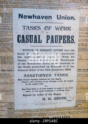 Affiche « tâches de travail Casual paupers » de Newhaven Union de 1882 exposée au Newhaven Museum, Newhaven, East Sussex, Royaume-Uni. Banque D'Images