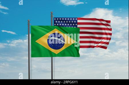 Drapeau des États-Unis et du Brésil agitant ensemble dans le vent sur le ciel bleu, concept de coopération de deux pays Banque D'Images