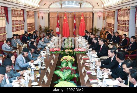 191012 -- KATMANDOU, le 12 octobre 2019 -- le président chinois Xi Jinping rencontre le président népalais Bidya Devi Bhandari à Katmandou, Népal, le 12 octobre 2019. NÉPAL-KATMANDOU-CHINE-XI JINPING-BIDYA DEVI BHANDARI-RÉUNION XIEXHUANCHI PUBLICATIONXNOTXINXCHN Banque D'Images