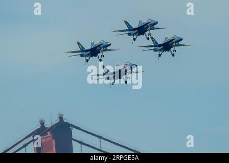 191013 -- SAN FRANCISCO, le 13 octobre 2019 -- l'équipe de voltige de l'US Navy Blue Angels participe à un spectacle aérien des activités annuelles de la Fleet week à San Francisco, aux États-Unis, le 12 octobre 2019. Photo de /Xinhua U.S.-SAN FRANCISCO-FLEET WEEK-AIR SHOW DongxXudong PUBLICATIONxNOTxINxCHN Banque D'Images