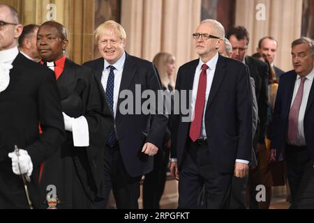 191014 -- LONDRES, le 14 octobre 2019 Xinhua -- le Premier ministre britannique Boris Johnson et le chef du Parti travailliste britannique Jeremy Corbyn arrivent pour le discours de la reine à Londres, en Grande-Bretagne, le 14 octobre 2019. La reine britannique Elizabeth II a ouvert une nouvelle session du Parlement britannique lundi dans une cérémonie remplie de pompe et de cérémonie. Les politiciens de la Chambre des communes et de la Chambre des lords ont commencé à débattre du contenu du discours, avec un vote des députés à la fin de cette semaine. Jessica Taylor/Parlement britannique/document via Xinhua HOC CRÉDIT OBLIGATOIRE : Parlement britannique/Jessica Taylor BRIT Banque D'Images