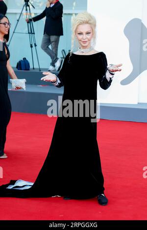 Patty Pravo assiste à la première de 'Priscilla' lors du 80e Festival International du film de Venise au Palazzo del Cinema sur le Lido à Venise, Italie, le 04 septembre 2023. Banque D'Images