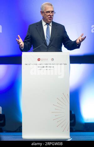 191022 -- LONDRES, le 22 octobre 2019 Xinhua -- le prince Andrew, duc d'York, prononce le discours d'ouverture de la 15e Convention mondiale des entrepreneurs chinois WCEC à Londres, en Grande-Bretagne, le 22 octobre 2019. Avec les innovations technologiques en IA et 5G transformant le monde qui nous entoure, la Chine et la Grande-Bretagne peuvent explorer de près comment appliquer ces technologies dans l’éducation et les soins de santé, a déclaré mardi le prince Andrew, duc d’York. Photo Ray Tang/Xinhua BRITAIN-LONDON-CHINESE ENTREPRENEURS-WCEC PUBLICATIONxNOTxINxCHN Banque D'Images