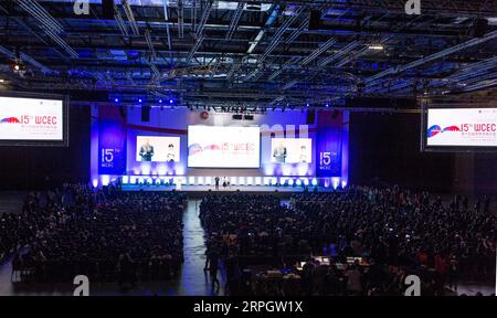 191022 -- LONDRES, le 22 octobre 2019 Xinhua -- les délégués assistent à la 15e Convention mondiale des entrepreneurs chinois WCEC à Londres, Grande-Bretagne, le 22 octobre 2019. Avec les innovations technologiques en IA et 5G transformant le monde qui nous entoure, la Chine et la Grande-Bretagne peuvent explorer de près comment appliquer ces technologies dans l’éducation et les soins de santé, a déclaré mardi le prince Andrew, duc d’York. Photo Ray Tang/Xinhua BRITAIN-LONDON-CHINESE ENTREPRENEURS-WCEC PUBLICATIONxNOTxINxCHN Banque D'Images