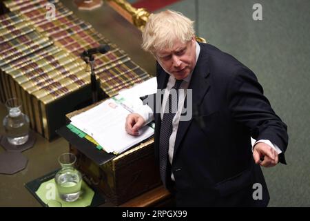 Actualités Bilder des Tages 191023 -- LONDRES, le 23 octobre 2019 Xinhua -- le Premier ministre britannique Boris Johnson prend la parole lors des questions du Premier ministre à la Chambre des communes à Londres, en Grande-Bretagne, le 23 octobre 2019. Le Premier ministre britannique Boris Johnson a déclaré mercredi qu’il souhaitait toujours que la Grande-Bretagne quitte l’Union européenne le 31 octobre, malgré la perte d’un vote vital mardi soir qui a fait dérailler sa stratégie. Jessica Taylor/UK Parliament/document via Xinhua HOC CRÉDIT OBLIGATOIRE : UK Parliament/Jessica Taylor BRITAIN-LONDON-PMQ PUBLICATIONxNOTxINxCHN Banque D'Images