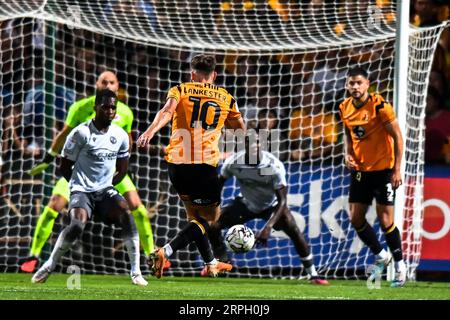 Cambridge le lundi 4 septembre 2023. Jack Lancaster (10 Cambridge United) tire lors du match de Sky Bet League 1 entre Cambridge United et Reading au R Costing Abbey Stadium, Cambridge, le lundi 4 septembre 2023. (Photo : Kevin Hodgson | MI News) crédit : MI News & Sport / Alamy Live News Banque D'Images