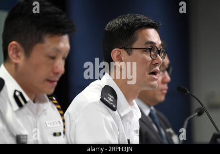 191028 -- HONG KONG, le 28 octobre 2019 -- Kong Wing-cheung C, surintendant principal de la Direction des relations publiques de la police, prend la parole lors d'une conférence de presse dans le sud de la Chine à Hong Kong, le 28 octobre 2019. La police de Hong Kong a arrêté 206 personnes impliquées dans des incidents violents au cours de la dernière semaine, a déclaré la police ici lundi. CHINA-HONG KONG-POLICE-PRESS CONFERENCE CN LUXHANXIN PUBLICATIONXNOTXINXCHN Banque D'Images