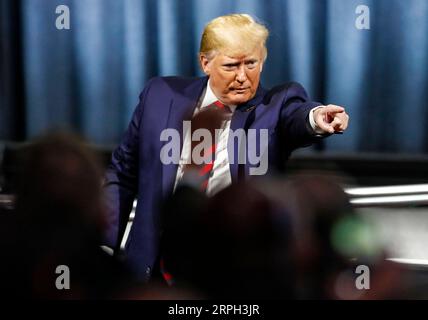 191028 -- CHICAGO, le 28 octobre 2019 Xinhua -- le président américain Donald Trump assiste à la conférence de l'Association internationale des chefs de police au McCormick place Convention Center à Chicago, aux États-Unis, le 28 octobre 2019. Photo de Joel Lerner/Xinhua U.S.-CHICAGO-TRUMP-IACP-CONFERENCE PUBLICATIONxNOTxINxCHN Banque D'Images