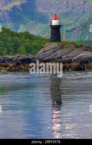 Phare de Buksnes, Gravdal, îles Lofoten, comté de Nordland, Norvège Banque D'Images