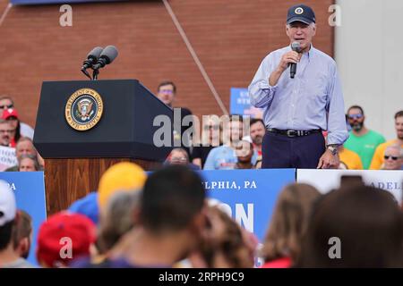 Philadelphie, États-Unis. 04 septembre 2023. Le président des États-Unis Joe Biden prononce une allocution à la section locale 19 des travailleurs de la tôlerie lundi 20 septembre 2023, à Philadelphie, en Pennsylvanie. Crédit : Saquan Stimpson/CNP/MediaPunch crédit : MediaPunch Inc/Alamy Live News Banque D'Images