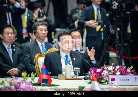 191103 -- BANGKOK, le 3 novembre 2019 Xinhua -- le premier ministre chinois Li Keqiang s'adresse à la 22e réunion des dirigeants Chine-ASEAN 101 à Bangkok, Thaïlande, le 3 novembre 2019. RÉUNION DES DIRIGEANTS de Xinhua/Zhai Jianlan THAÏLANDE-BANGKOK-LI KEQIANG-CHINE-ASEAN PUBLICATIONxNOTxINxCHN Banque D'Images