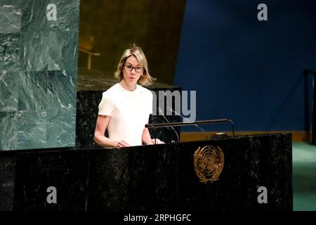 191108 -- NATIONS UNIES, le 8 novembre 2019 -- le représentant permanent des États-Unis auprès des Nations Unies Kelly Craft s'adresse à l'Assemblée générale des Nations Unies l'Assemblée générale des Nations Unies adopte une résolution demandant la fin de l'embargo américain sur Cuba, au siège de l'ONU à New York, le 7 novembre 2019. L’AGNU a adopté jeudi une résolution appelant à la fin de l’embargo américain sur Cuba, marquant la 28e fois qu’elle adopte de telles résolutions. ONU-ASSEMBLÉE GÉNÉRALE-CUBA-ETATS-UNIS-EMBARGO LIXMUZI PUBLICATIONXNOTXINXCHN Banque D'Images