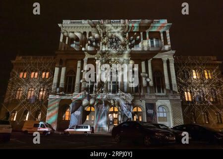 191122 -- BUDAPEST, le 22 novembre 2019 -- projection de lumière sur la façade de l'Académie hongroise des sciences en marge du Forum mondial de la science à Budapest, Hongrie, le 21 novembre 2019. Photo de /Xinhua HUNGARY-BUDAPEST-LIGHT PROJECTIONS MONTRENT AttilaxVolgyi PUBLICATIONxNOTxINxCHN Banque D'Images