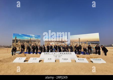 191124 -- BEIJING, 24 novembre 2019 -- une photo prise le 23 novembre 2019 montre le début du projet de site BASFGuangdong Verbund à Zhanjiang, dans la province du Guangdong du sud de la Chine. Xinhua Headlines : le nouveau projet de BASF démontre la détermination de la Chine à ouvrir plus largement LixJiale PUBLICATIONxNOTxINxCHN Banque D'Images