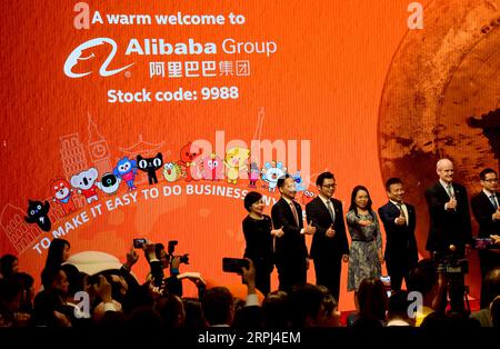 191127 -- PÉKIN, 27 novembre 2019 -- invités assistent à la cérémonie des débuts d'Alibaba sur le conseil principal de la bourse de Hong Kong à Hong Kong, Chine du sud, 26 novembre 2019. PHOTOS XINHUA DU JOUR ZhuxXiang PUBLICATIONxNOTxINxCHN Banque D'Images