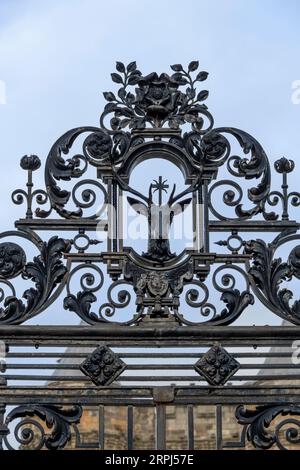 Holyrood Stag sur la porte d'entrée du palais de Holyrood Banque D'Images