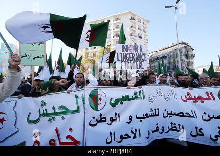 191130 -- ALGER, le 30 novembre 2019 Xinhua -- le peuple marche pour soutenir l'élection présidentielle algérienne et s'opposer à l'ingérence extérieure dans ses affaires intérieures, à Alger, Algérie, le 30 novembre 2019. L’Algérie tiendra l’élection présidentielle le 12 décembre. Xinhua ALGERIA-ALGER-PROTEST-ELECTION PUBLICATIONxNOTxINxCHN Banque D'Images