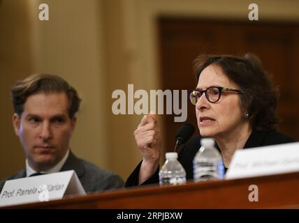 191204 -- WASHINGTON, le 4 décembre 2019 -- Noah Feldman L., professeur de droit à la Harvard Law School, et Pamela Karlan, professeure de droit à l'Université Stanford, témoignent devant le Comité judiciaire de la Chambre des États-Unis sur Capitol Hill à Washington D.C., aux États-Unis, le 4 décembre 2019. Le Comité judiciaire de la Chambre, dirigé par les démocrates, a repris une procédure de destitution de plusieurs mois contre le président américain Donald Trump en tenant sa première audience mercredi. U.S.-WASHINGTON D.C.-HOUSE-JUDICIAL COMMITTEE-HEARING-IMPEACHMENT INQUIRY-TRUMP LIUXJIE PUBLICATIONXNOTXINXCHN Banque D'Images