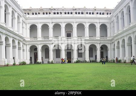 Kolkata, Bengale occidental, Inde - 29 août 2023 : Belle architecture coloniale du célèbre musée indien, c'est le plus ancien et le plus grand musée en inde Banque D'Images