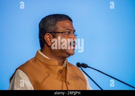 New Delhi, Inde. 04 septembre 2023. Dharmendra Pradhan Ministre de l'éducation de l'Inde prend la parole lors du lancement de l'initiative 'Education to Entrepreneurship' à New Delhi. Meta (anciennement Facebook) s'est associé au ministère de l'éducation et au ministère du développement des compétences et de l'entrepreneuriat pour lancer une initiative intitulée « Education to Entrepreneurship » qui permet aux étudiants, aux éducateurs et aux entrepreneurs d'être autonomes. Crédit : SOPA Images Limited/Alamy Live News Banque D'Images