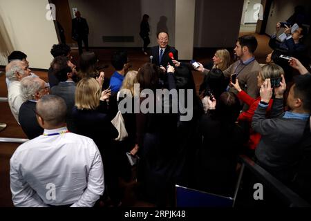 191213 -- BEIJING, le 13 décembre 2019 -- Zhang Jun, représentant permanent de la Chine auprès des Nations Unies, s'adresse à la presse à la suite d'une réunion publique du Conseil de sécurité sur la péninsule coréenne au siège de l'ONU à New York, le 11 décembre 2019. L'ambassadeur de Chine à l'ONU a appelé mercredi le Conseil de sécurité de l'ONU à apporter les ajustements nécessaires aux mesures de sanctions contre la République populaire démocratique de Corée RPDC. PHOTOS XINHUA DU JOUR XiexE PUBLICATIONxNOTxINxCHN Banque D'Images