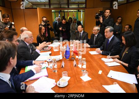 191216 -- MADRID, 16 décembre 2019 -- Wang Yi 2nd R, conseiller d'État chinois et ministre des Affaires étrangères, rencontre Josep Borrell 3rd L, haut représentant de l'UE pour les Affaires étrangères et la politique de sécurité, en marge de la 14e réunion des ministres des Affaires étrangères de la réunion Asie-Europe ASEM à Madrid, Espagne, le 15 décembre 2019. ESPAGNE-MADRID-CHINE-WANG YI-EU-JOSEP BORRELL-MEETING LUXYANG PUBLICATIONXNOTXINXCHN Banque D'Images