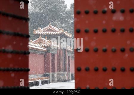 191217 -- BEIJING, 17 décembre 2019 -- une photo prise le 16 décembre 2019 montre un paysage de neige au Musée du Palais à Beijing, capitale de la Chine. PHOTOS XINHUA DU JOUR JinxLiangkuai PUBLICATIONxNOTxINxCHN Banque D'Images