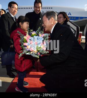 191223 -- BEIJING, le 23 décembre 2019 -- le président de la République de Corée, ROK Moon Jae-in, arrive à Beijing, capitale de la Chine, le 23 décembre 2019. Moon est en Chine pour assister à la 8e réunion des dirigeants Chine-Japon-République de Corée. CHINA-BEIJING-MOON JAE-IN-ARRIVAL CN YUEXYUEWEI PUBLICATIONXNOTXINXCHN Banque D'Images