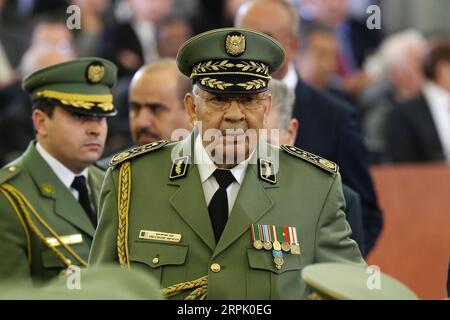 191223 -- ALGER, 23 décembre 2019 -- une photo prise le 19 décembre 2019 montre Ahmed GAID Salah assistant à la cérémonie d'investiture présidentielle d'Abdelmadjid Tebboune à Alger, en Algérie. Le chef de l'armée algérienne Ahmed GAID Salah est mort d'une crise cardiaque lundi, a déclaré une déclaration de la présidence par l'agence de presse APS. ALGÉRIE-ALGER-ARMÉE CHEF-MORT huangxling PUBLICATIONxNOTxINxCHN Banque D'Images