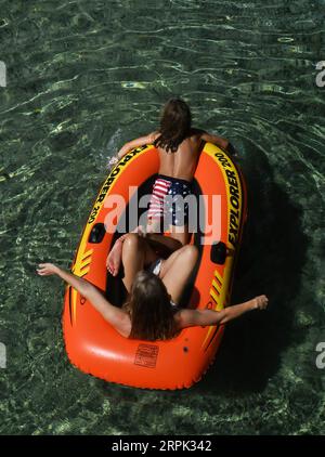Apopka, États-Unis. 04 septembre 2023. Les gens aiment flotter sur les tubes le jour de la fête du travail à Rock Springs Kelly Park à Apopka. Crédit : SOPA Images Limited/Alamy Live News Banque D'Images