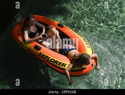 Apopka, États-Unis. 04 septembre 2023. Les gens aiment flotter sur les tubes le jour de la fête du travail à Rock Springs Kelly Park à Apopka. Crédit : SOPA Images Limited/Alamy Live News Banque D'Images