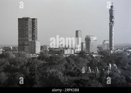 Vue vers le centre de Londres avec la tour BT au début des années 1990 Banque D'Images