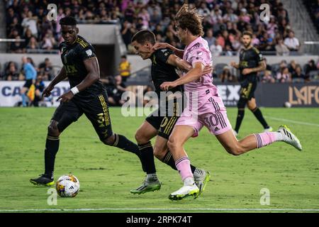 Le défenseur du LAFC Sergi Palencia (30 ans) est contesté par le milieu de terrain de l'Inter Miami Benjamin Cremaschi (30 ans) lors d'un match de la MLS, dimanche 3 septembre 2023, à TH Banque D'Images